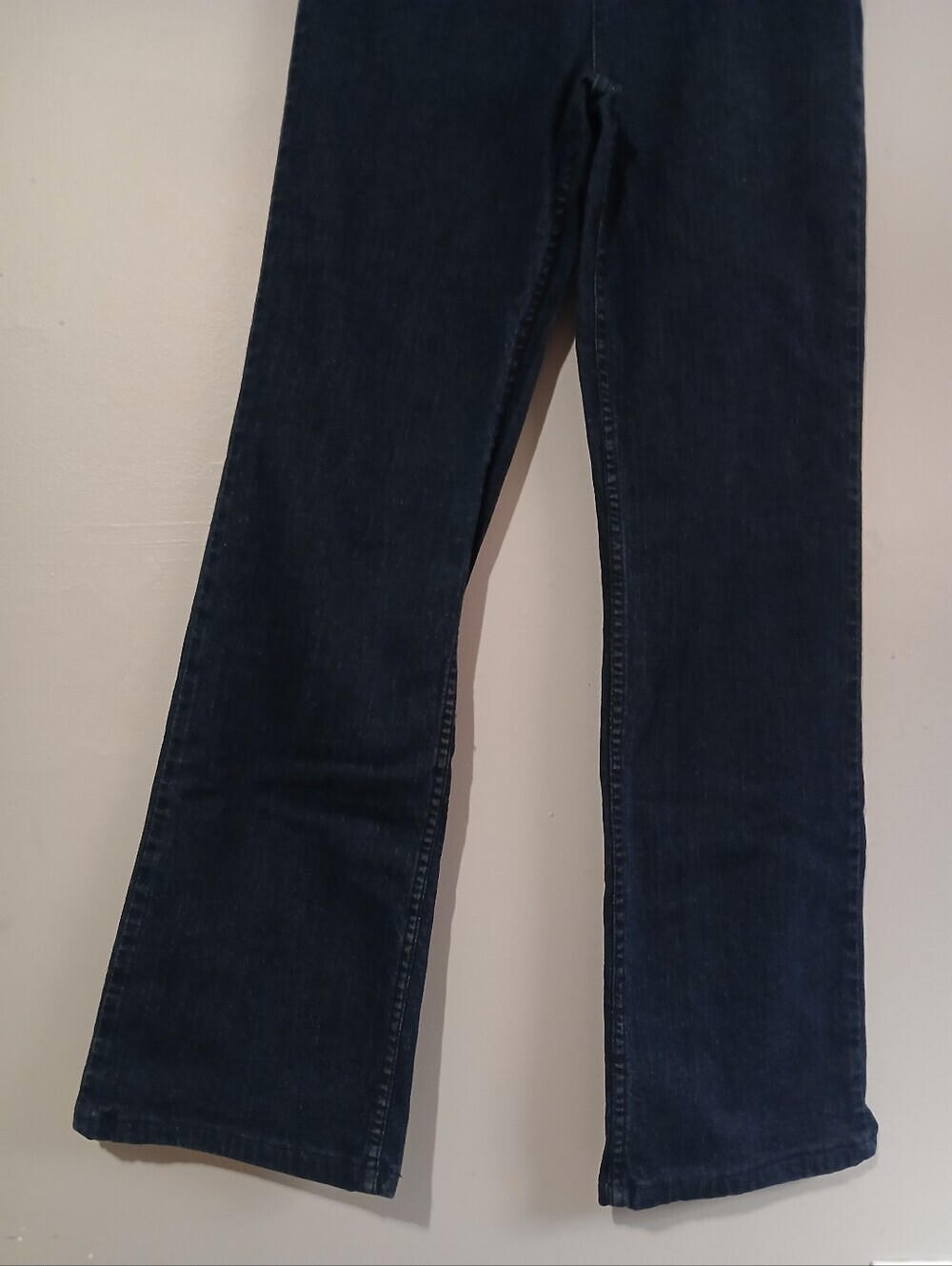 Denim And Co. Ladies Blue Jeans. Size 4 Tall - Picture 3 of 14